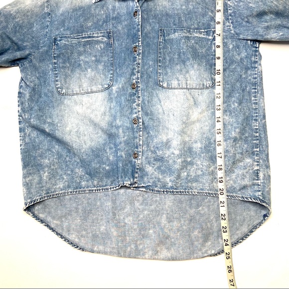 HIPPIE LAUNDRY Acid Wash Lightweight Denim Button Shirt - Picture 10 of 11